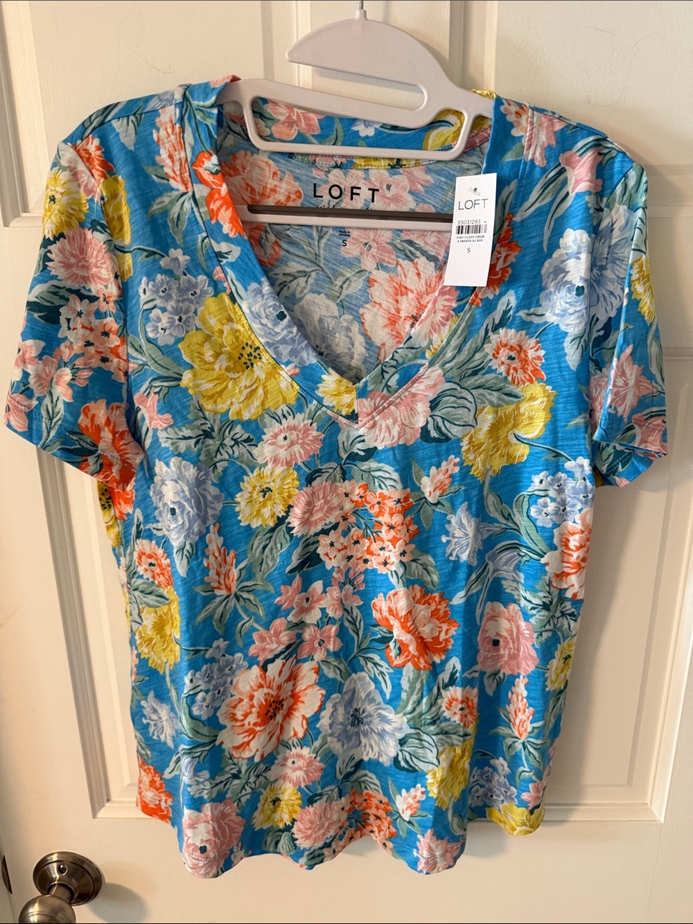 LOFT Vintage Soft V-Neck 100% cotton Tee in Blue Floral Lightweight Size Small